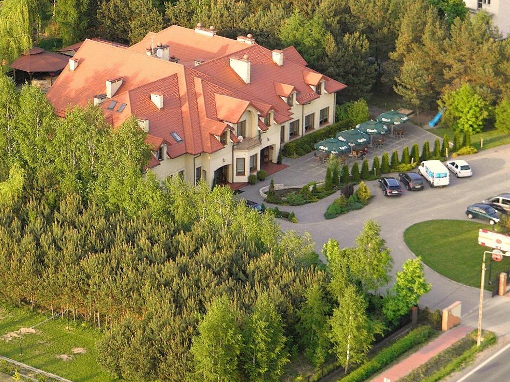 Hotel Maxima Wolanow Экстерьер фото